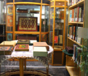 رونمایی از مجموعه‌ای قرآن‌های نفیس و چاپی در کتابخانه مرکزی به مناسبت هفته پژوهش