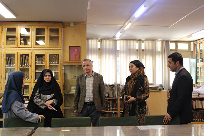 بازدید جمعی از فرهیختگان کشورهای ازبکستان، هند، تاجیکستان و اردن از کتابخانه مرکزی همزمان با سی و ششمین دوره نمایشگاه بین المللی کتاب تهران