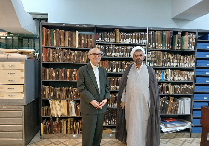 اهدای مجموعه سند به کتابخانه مرکزی دانشگاه تهران