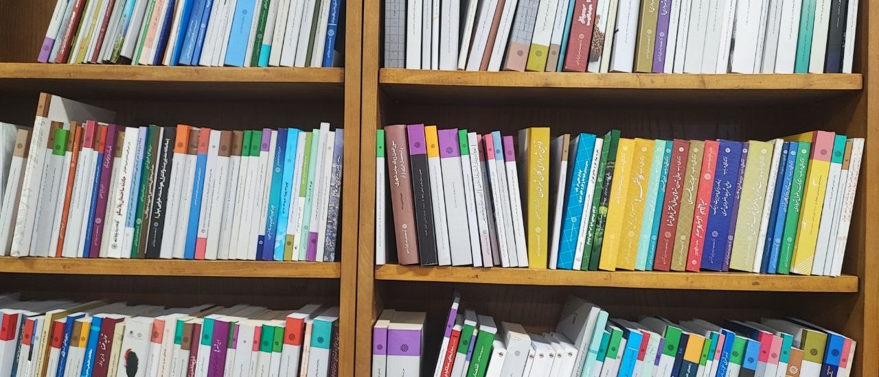 ۲۴۵ عنوان کتاب توسط مرکز مطالعات و برنامه ریزی شهرداری تهران به کتابخانه مرکزی دانشگاه تهران اهدا شد