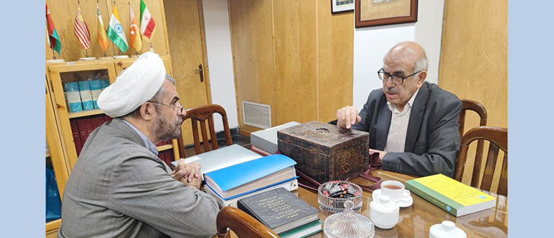 بیش از ۲۰۰۰ برگ سند توسط استاد سید‌علی آل‌داود به کتابخانه مرکزی دانشگاه تهران اهدا شد