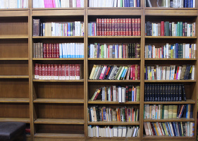 اهدا مجموعه کتب به کتابخانه مرکزی دانشگاه تهران