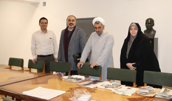 اهدا یک نسخه قرآن نفیس به کتابخانه مرکزی دانشگاه تهران