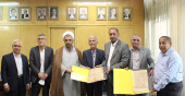 دو سند ارزشمند از حوزه میناب به کتابخانه مرکزی اهداء شد