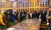 بازدید دانشآموزان و دبیران دبیرستان فرزانگان ۶ از کتابخانه مرکزی و مرکز اسناد دانشگاه تهران