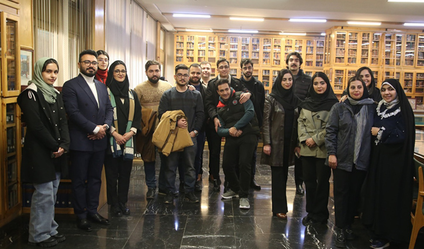 بازدید راه‌یافتگان نهایی رقابت‌های ملی «جانا بوم» از کتابخانه مرکزی